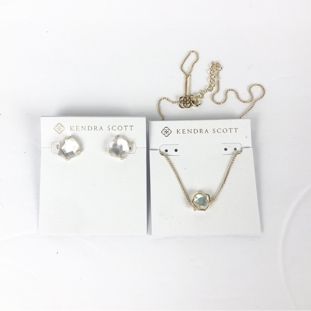 NWT Kendra Scott earrings & necklace set!